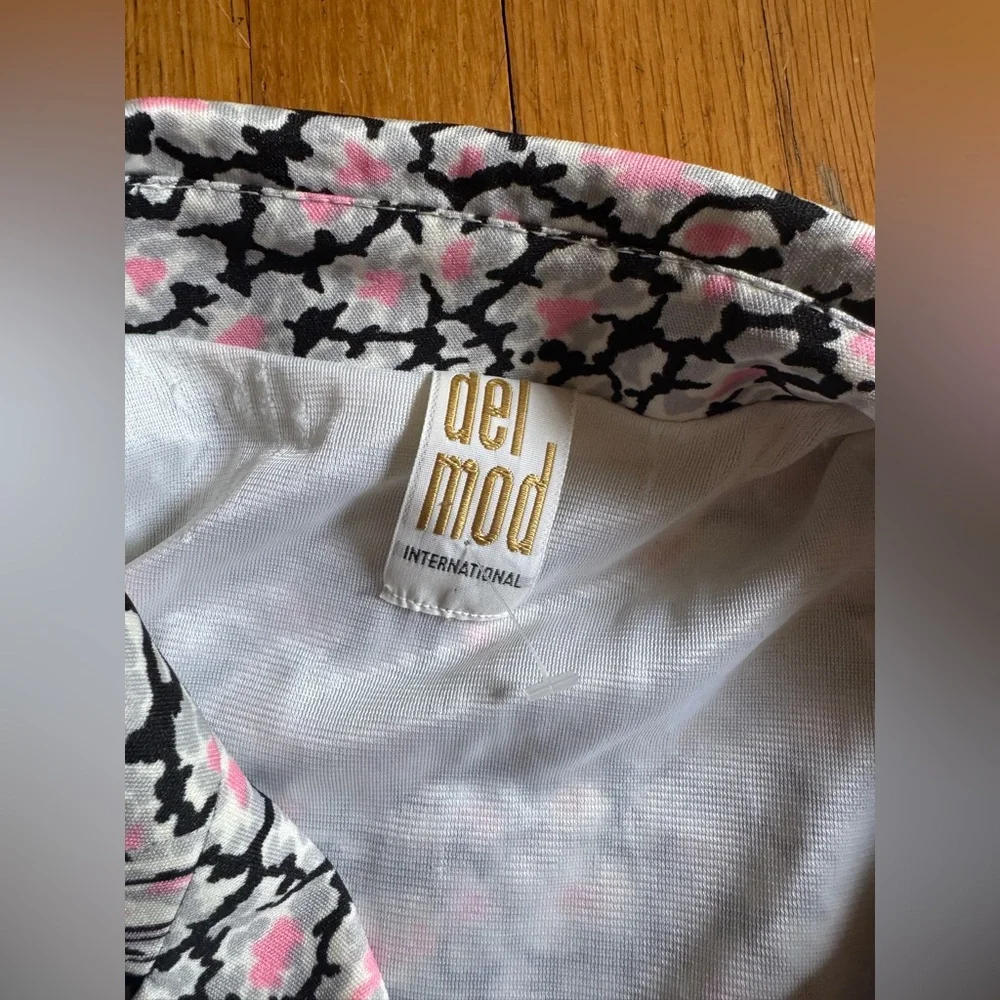 70s Vintage Pink White and Grey Floral Shirt Dress with Fringe Belt - Picture 4 of 7